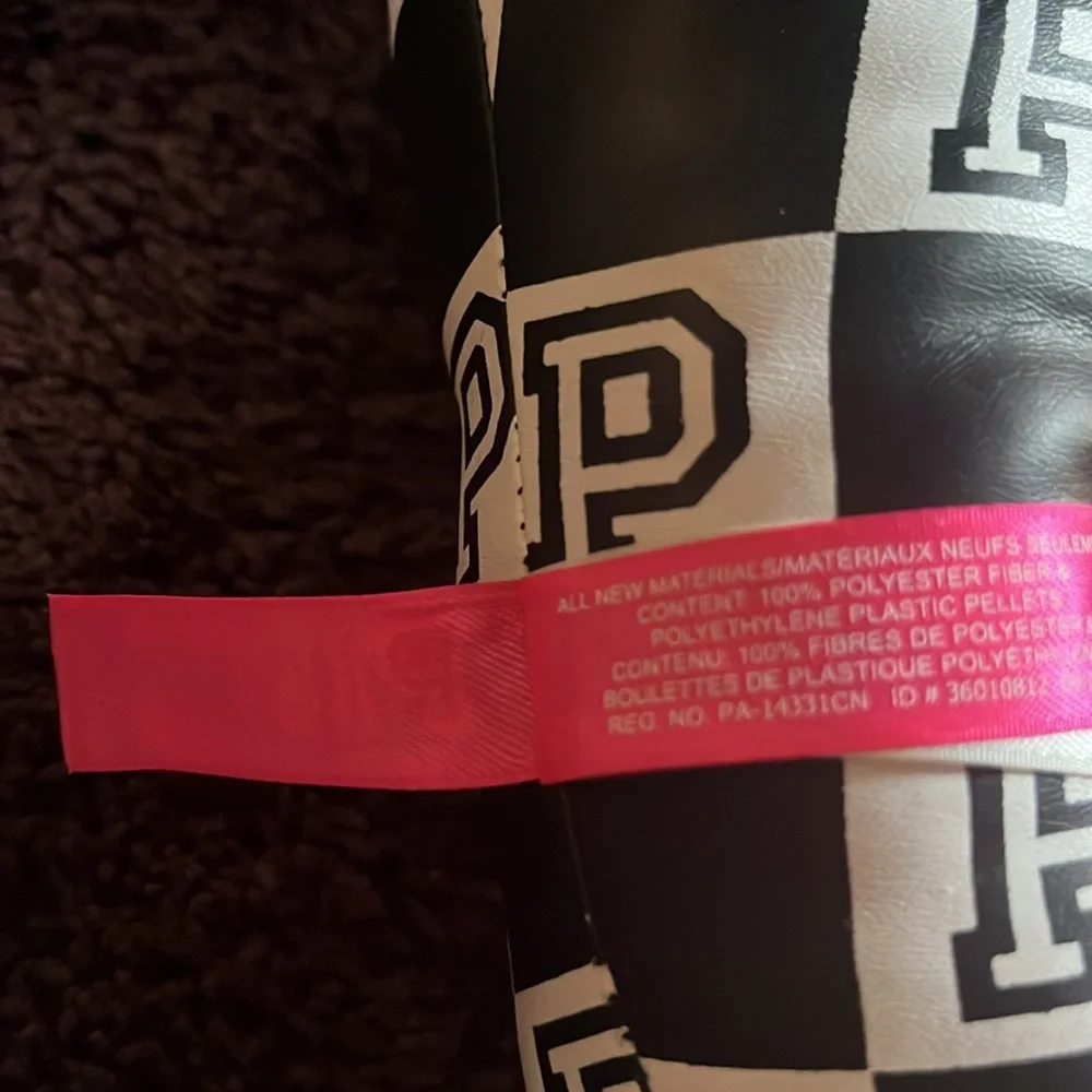 Victoria's 2018  Secret Pink Fashion Show Dog, checkered , "P" extra large - Picture 9 of 11